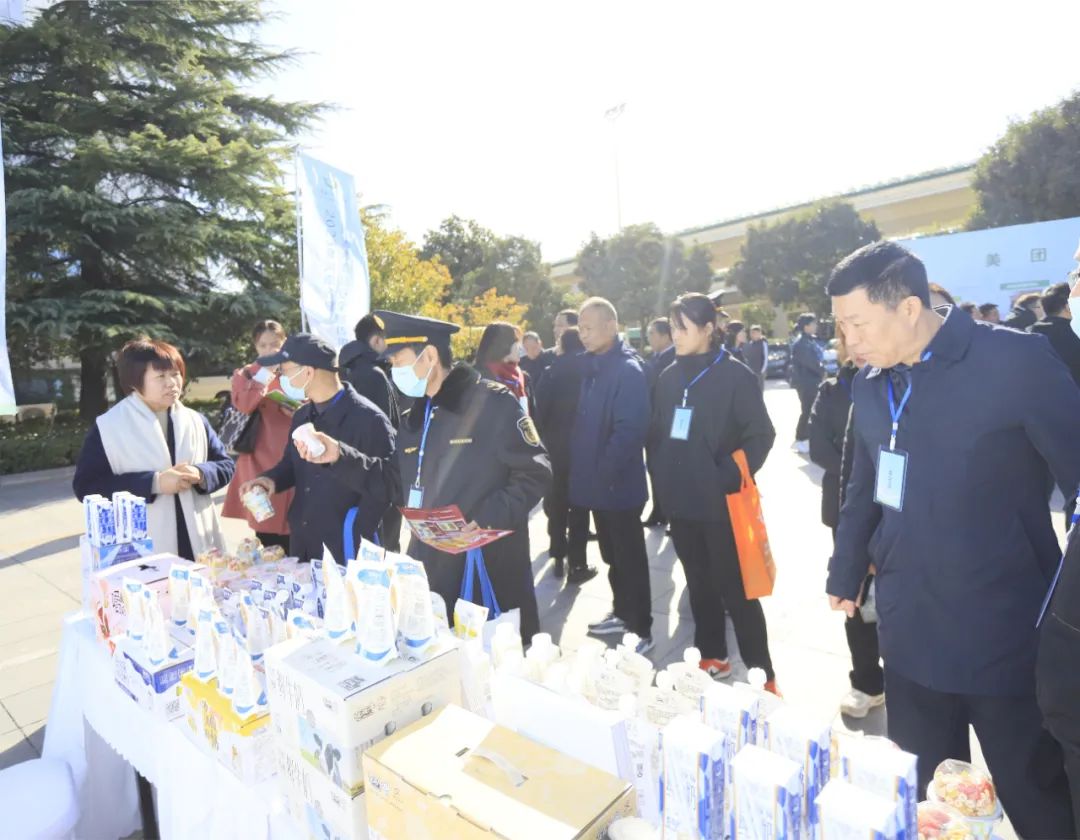 花花牛丨落實食品生產加工企業質量安全主體責任，助力人民群眾生活更美好——2023年河南省暨鄭州食品安全宣傳周啟動儀式隆重舉行