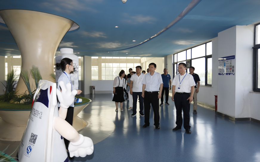 快訊|鄭州市二七區(qū)委副書記、區(qū)長虎榮鑫蒞臨河南花花牛乳業(yè)集團(tuán)調(diào)研 快訊|鄭州市二七區(qū)委副書記、區(qū)長虎榮鑫蒞臨河南花花牛乳業(yè)集團(tuán)調(diào)研