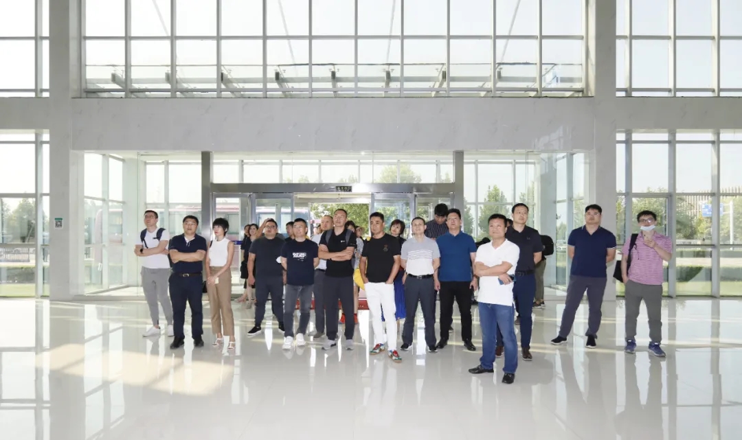 快訊 | 長江商學(xué)院智能制造學(xué)會走進花花牛乳業(yè)集團 快訊 | 長江商學(xué)院智能制造學(xué)會走進花花牛乳業(yè)集團