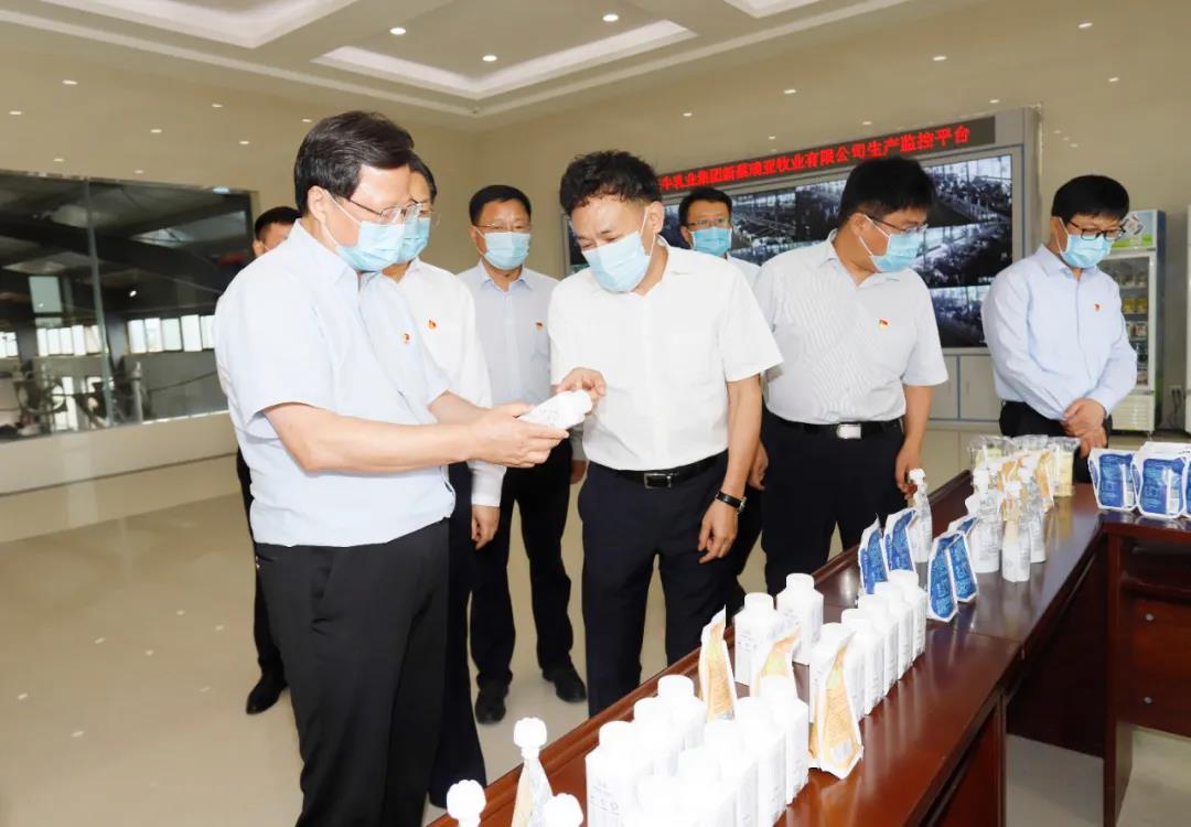 快訊 | 河南省委常委、省紀(jì)委書記、省監(jiān)委主任任正曉蒞臨花花牛乳業(yè)集團(tuán)新蔡瑞亞牧場(chǎng)調(diào)研 快訊 | 河南省委常委、省紀(jì)委書記、省監(jiān)委主任任正曉蒞臨花花牛乳業(yè)集團(tuán)新蔡瑞亞牧場(chǎng)調(diào)研