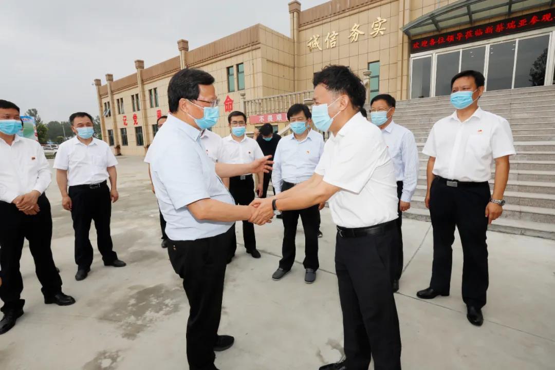 快訊 | 河南省委常委、省紀(jì)委書記、省監(jiān)委主任任正曉蒞臨花花牛乳業(yè)集團(tuán)新蔡瑞亞牧場(chǎng)調(diào)研 快訊 | 河南省委常委、省紀(jì)委書記、省監(jiān)委主任任正曉蒞臨花花牛乳業(yè)集團(tuán)新蔡瑞亞牧場(chǎng)調(diào)研