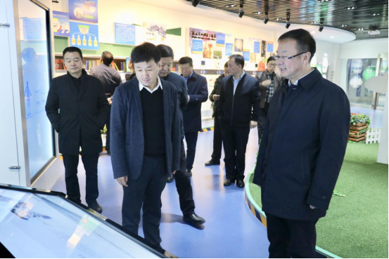 寧夏回族自治區(qū)農(nóng)業(yè)農(nóng)村廳黨組書記、廳長王剛一行蒞臨花花牛乳業(yè)集團(tuán)調(diào)研 寧夏回族自治區(qū)農(nóng)業(yè)農(nóng)村廳黨組書記、廳長王剛一行蒞臨花花牛乳業(yè)集團(tuán)調(diào)研