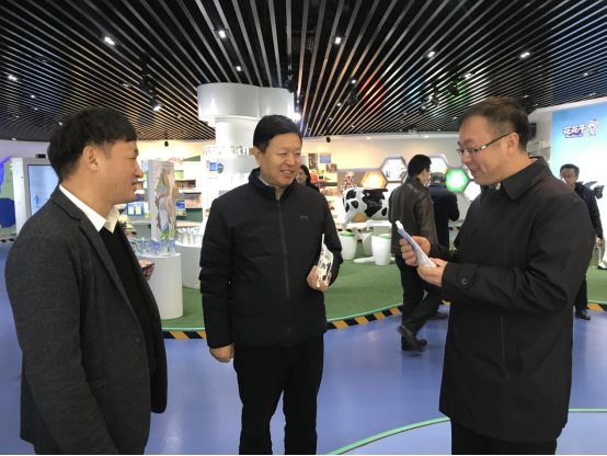 寧夏回族自治區(qū)農(nóng)業(yè)農(nóng)村廳黨組書記、廳長王剛一行蒞臨花花牛乳業(yè)集團(tuán)調(diào)研 寧夏回族自治區(qū)農(nóng)業(yè)農(nóng)村廳黨組書記、廳長王剛一行蒞臨花花牛乳業(yè)集團(tuán)調(diào)研