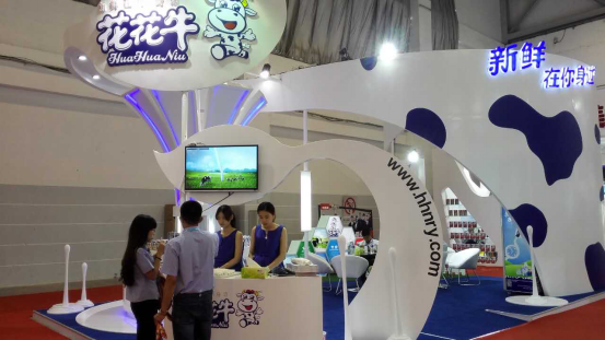 花花牛牛氣沖天!農業部長品嘗“領暢”點贊,又獲國際奶業平臺青睞 花花牛牛氣沖天!農業部長品嘗“領暢”點贊,又獲國際奶業平臺青睞